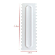 Load image into Gallery viewer, Cake Comb - Plastic
